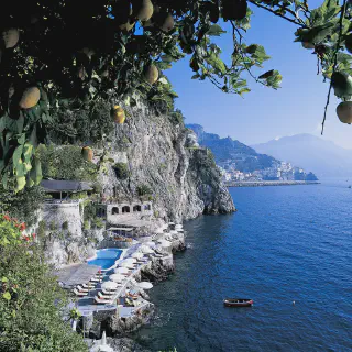 /img/1994-amalfi-coast-beach.webp