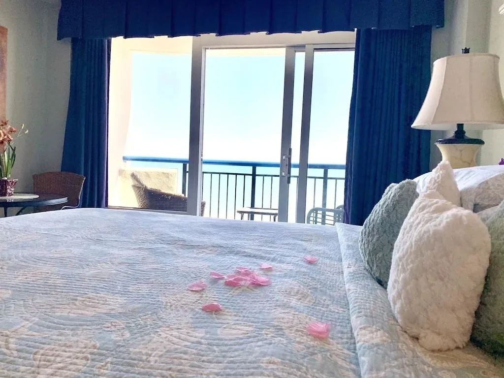 2109 honeymoon suite ohio romantic dinner