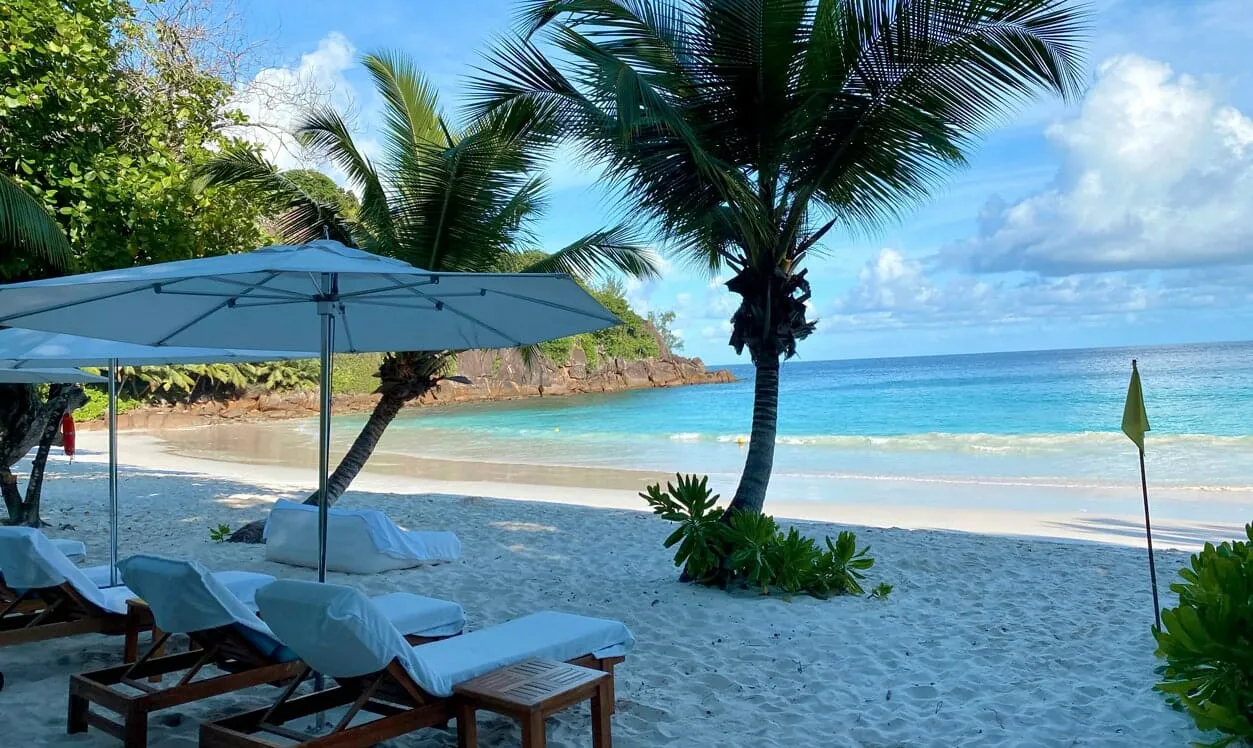 2144 eiffel tower paris