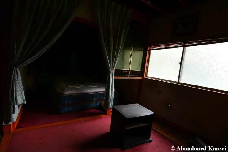 2188 abandoned resort room