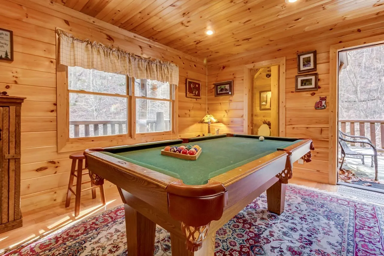 2256 smoky mountain honeymoon package cabin views